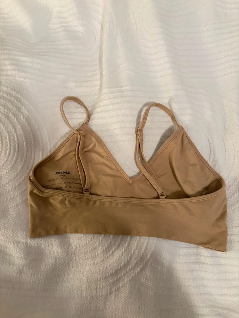 SKIMS Soft Smoothing V-Neck Bralette — Light Tan
